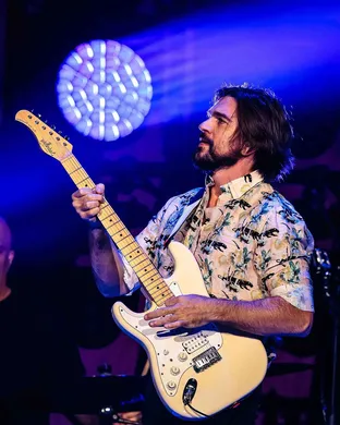 Juanes Boston