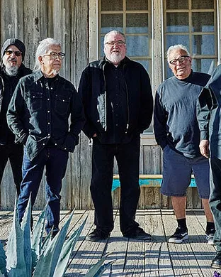 Los Lobos Fall River