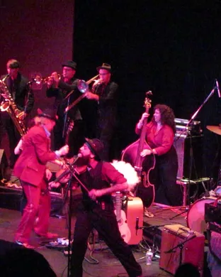Squirrel Nut Zippers Fall River